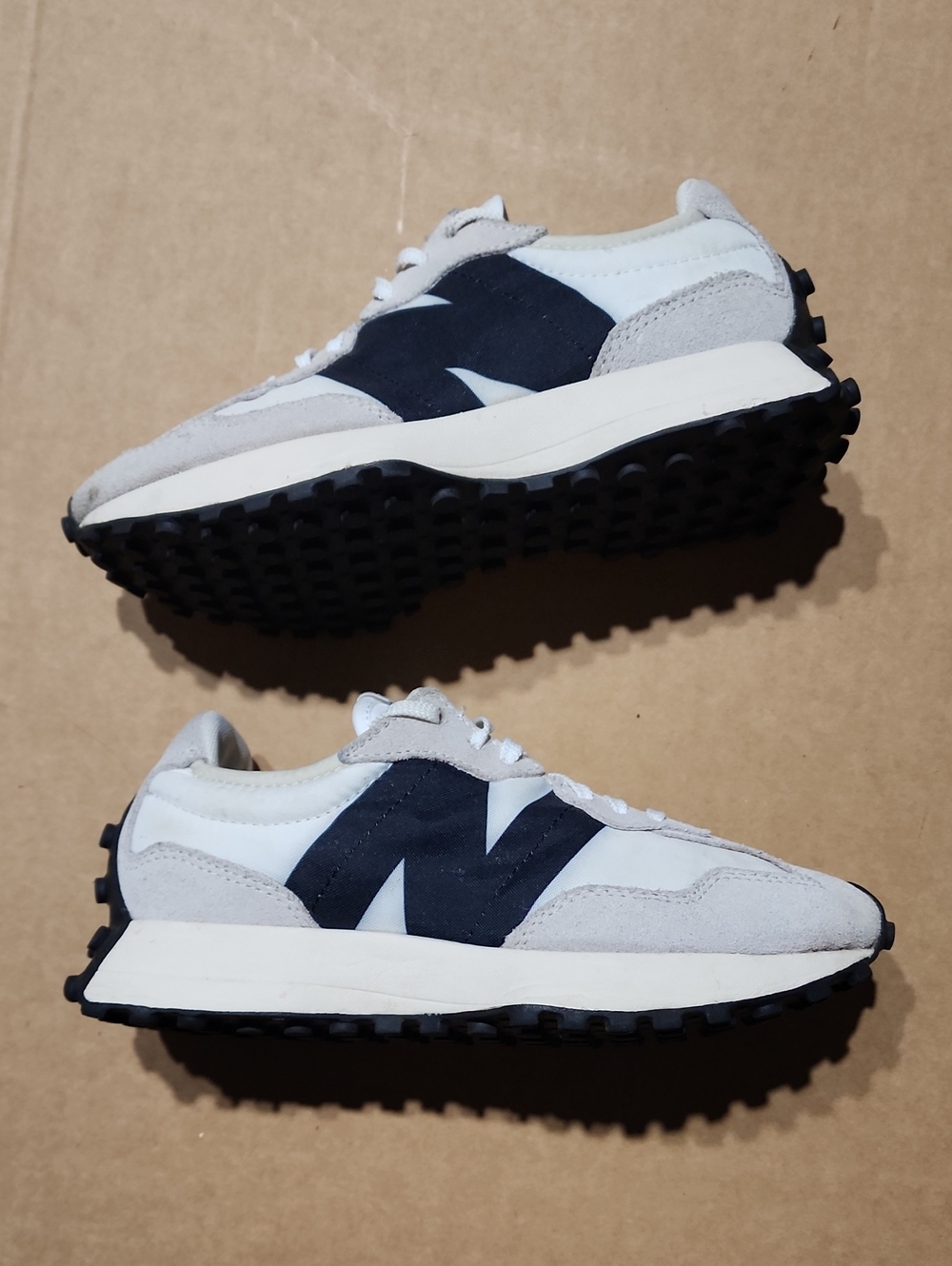 New Balance 327 Women's Sea Salt White Black  Size 6
